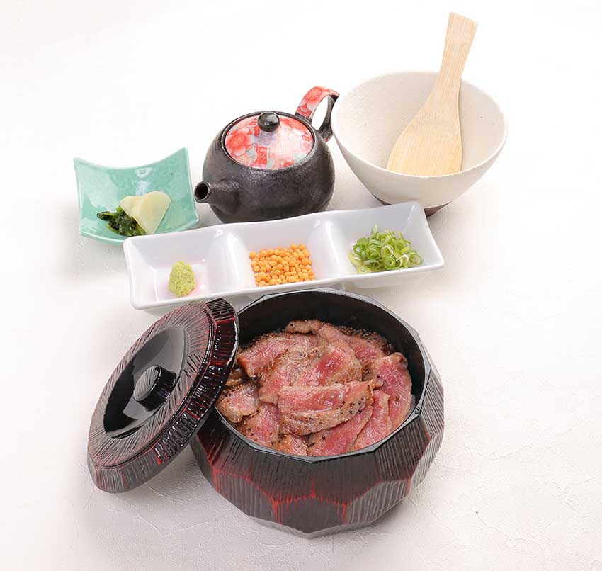 国産牛のステーキひつまぶし
