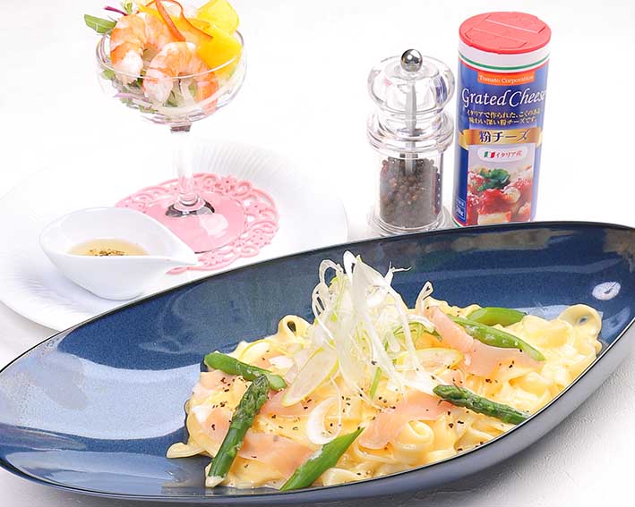 生ハムとグリーンアスパラのきしめんカルボナーラ