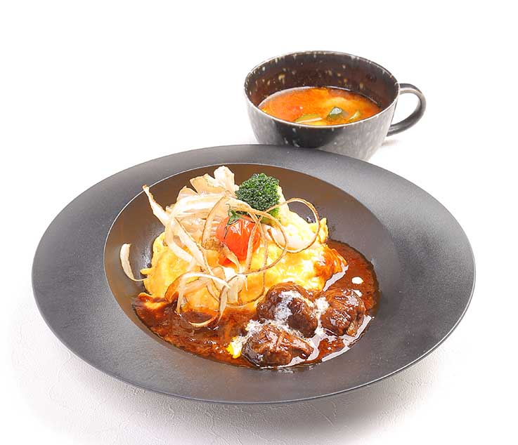 ビーフシチューオムライス